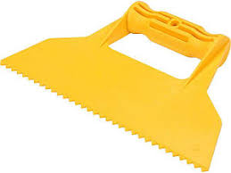 Шпатель для сумішей і клеїв VOREL L=225mm пластиковий з 3-кутними зубами7-7мм